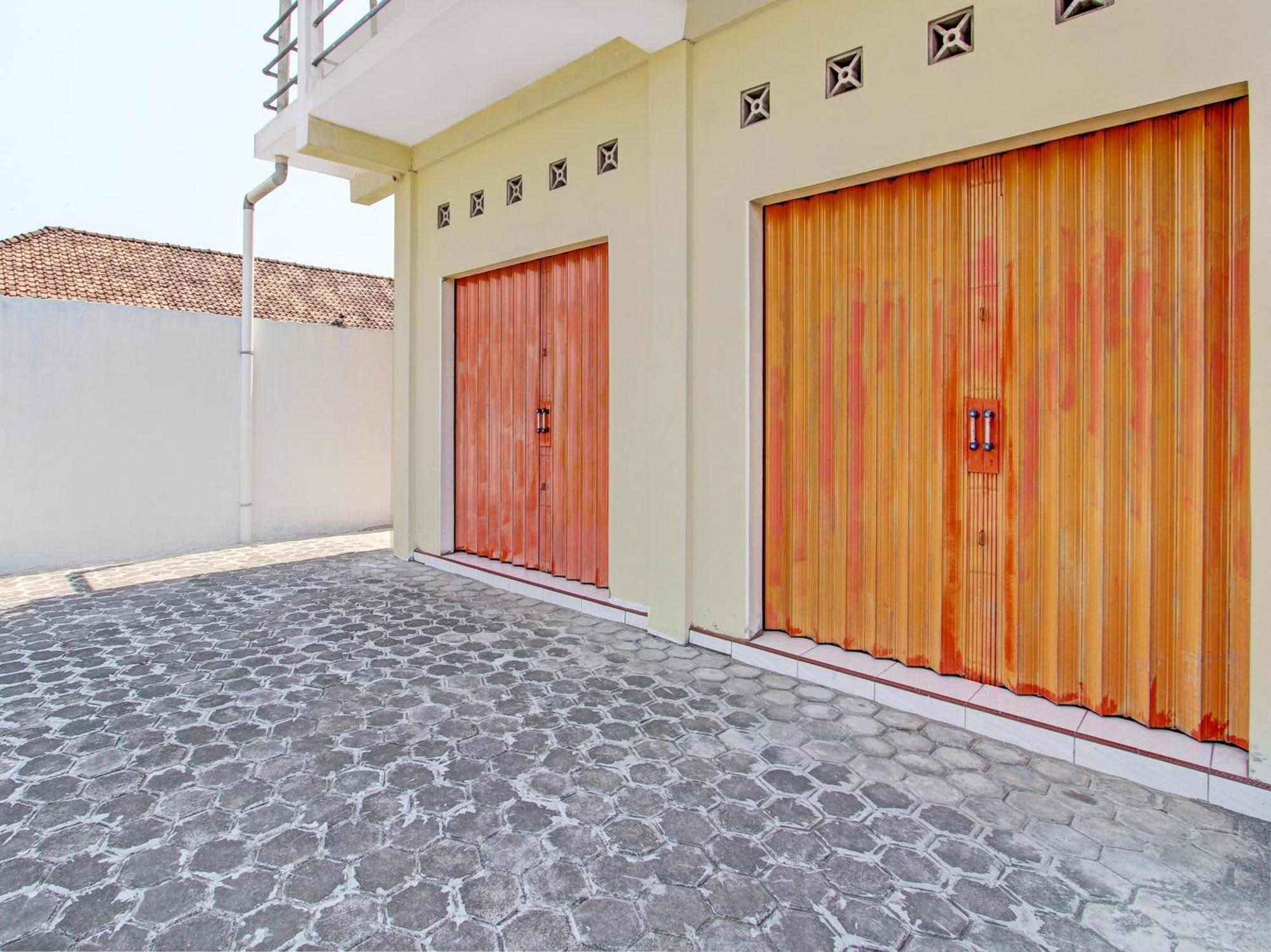Spot On 93020 Rumah Singgah Ganjuran Bantul Esterno foto